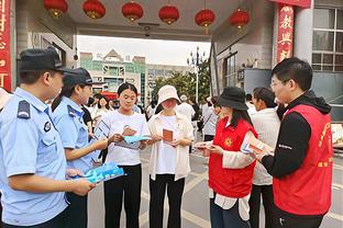 拜仁高层海纳、鲁梅尼格、赫内斯等人参加贝肯鲍尔追悼会